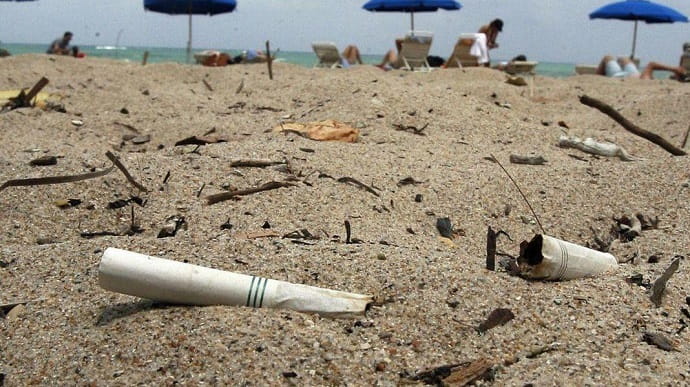 Треть объёма пляжного мусора составляют окурки