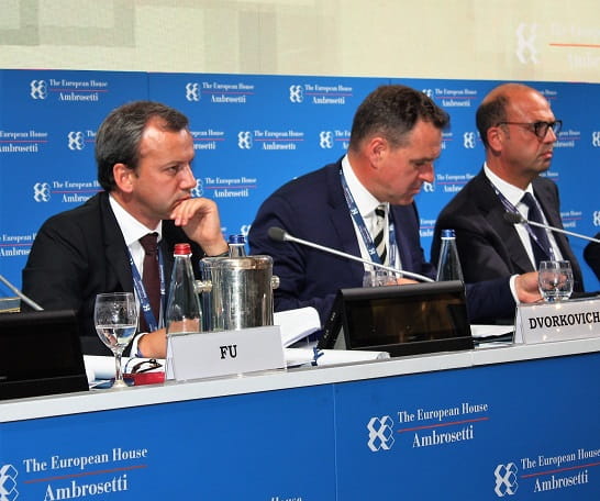 Вице-премьер РФ Аркадий Дворкович выступил на пленарном заседании Форума