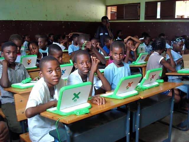 Николас Негропонте продвигает фонд One Laptop per Child