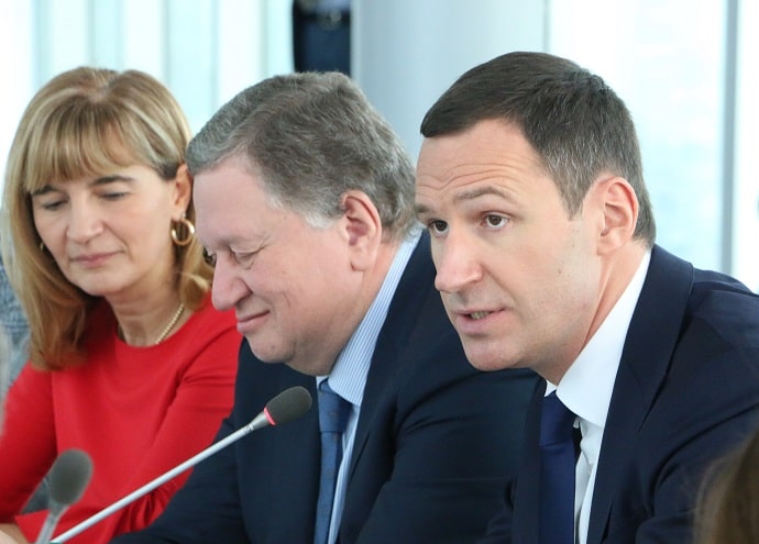 Александр Нуризаде (в центре) и Денис Буцаев (справа)