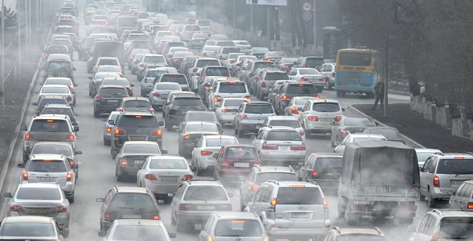 Автомобильный транспорт является один из главных загрязнителей атмосферы
