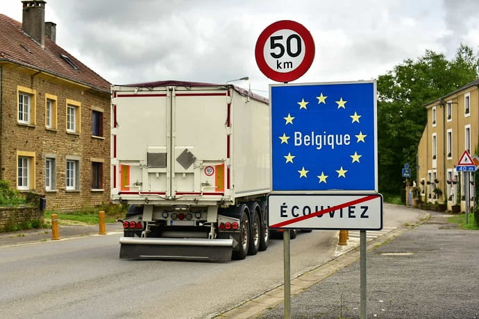 Доставить  товар гораздо проще  и дешевле из стран ЕС