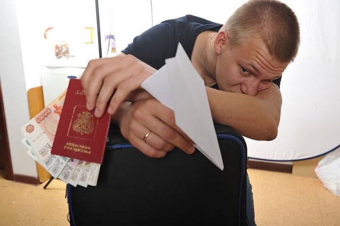 Если долг «всплывёт» в аэропорту, решить проблему на месте не удастся
