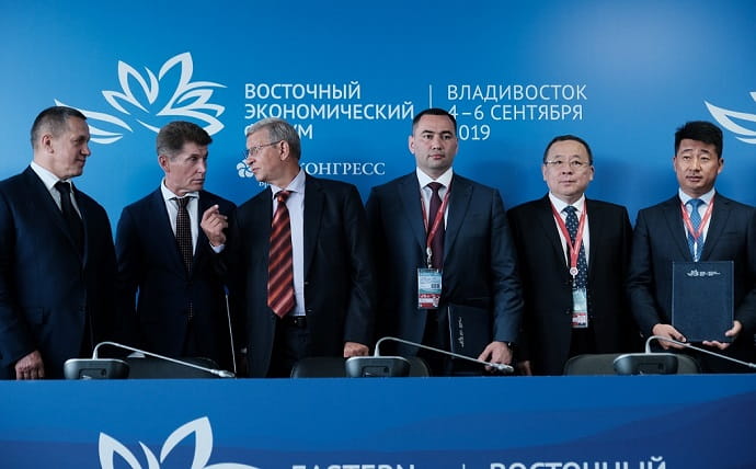 Традиционно на ВЭФ подписывают множество договоров на огромные суммы