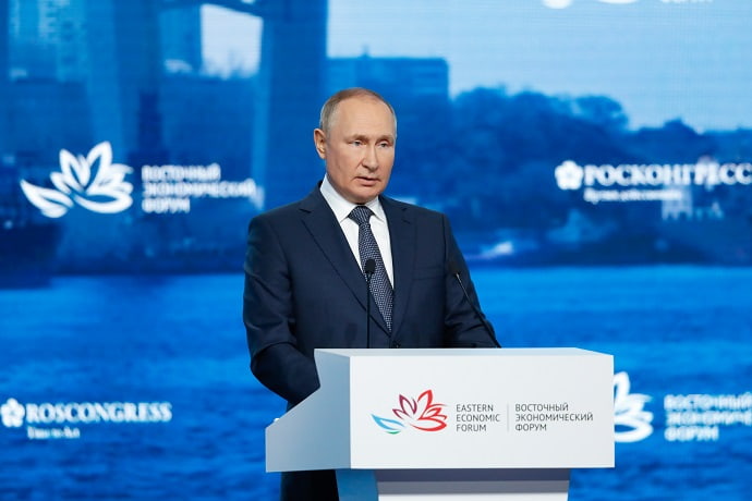 Владимир Путин на пленарном заседании ВЭФ-2022