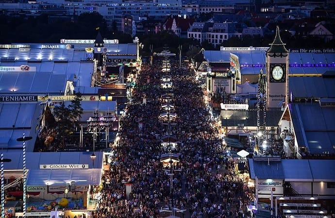 Ежегодно мероприятие посещают, в среднем, шесть миллионов человек