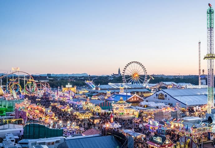 В этот раз на фестивале действовало 170 аттракционов