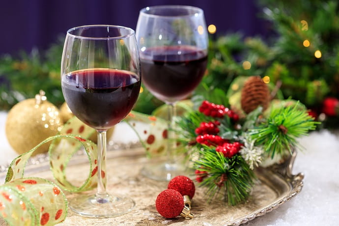 Символ года не приветствует крепкие алкогольные напитки, отдайте предпочтение винам