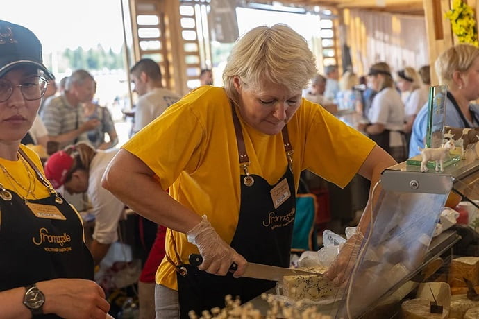 Сыровары со всей страны приехали на Сырный фестиваль в Истру