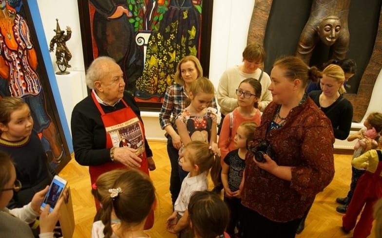 Зураб Константинович Церетели проводит мастер-класс  для детей, фото © Российской академии художеств