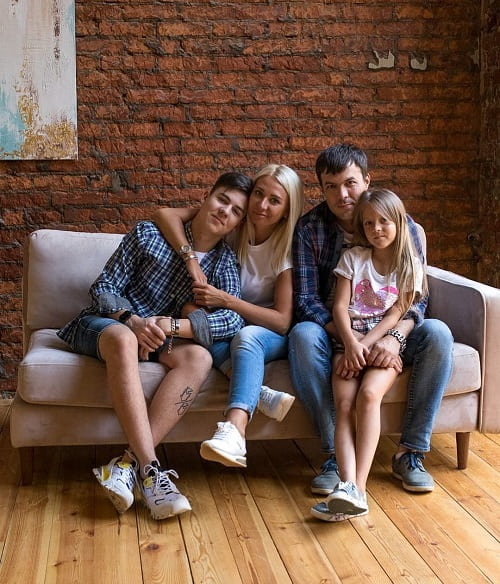 Кирилл с родителями и сестрой
