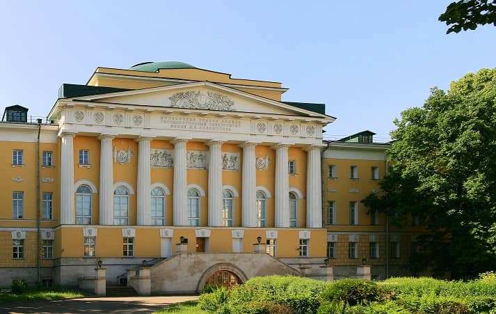 Здание Московского Университета на Моховой