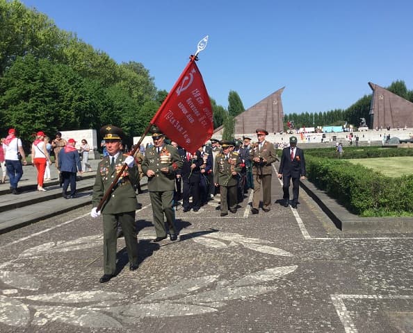 Идут ветераны