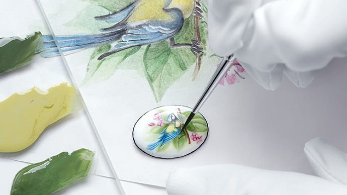 Элитарный характер изделий обусловлен высоким живописным мастерством художника