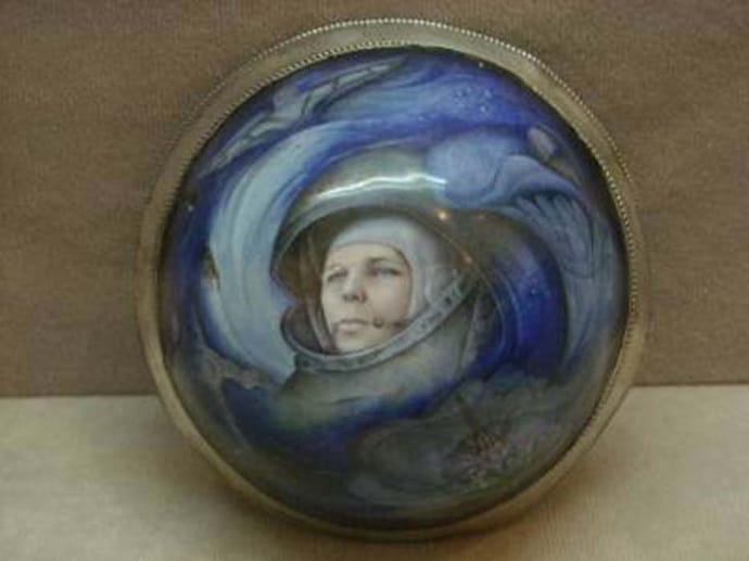 Панно «Гагарин». 1977. Музей фабрики «Ростовская финифть»