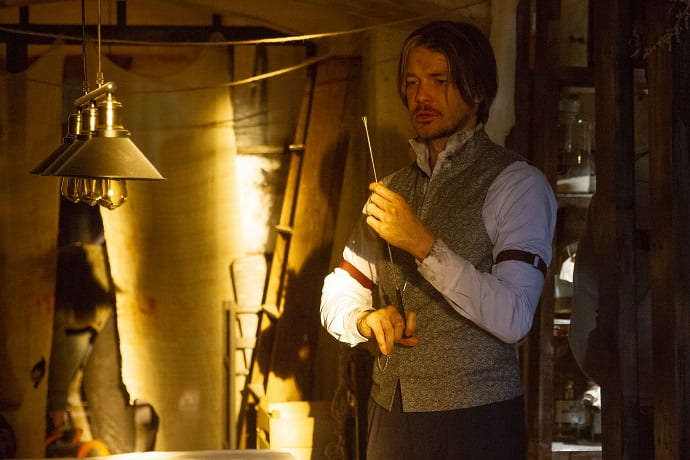 Максим Матвеев в роли Холмса