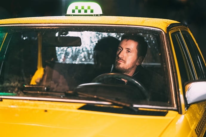 Кирилл Кяро в роли таксиста Андрея