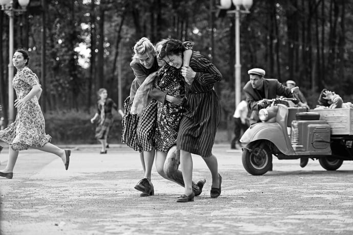 Кадр из фильма «Дорогие товарищи!»