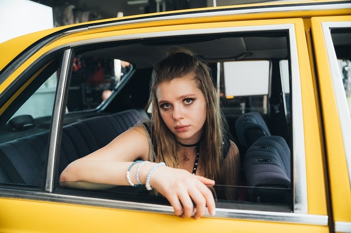 Анастасия Уколова в роли блогерши Вики