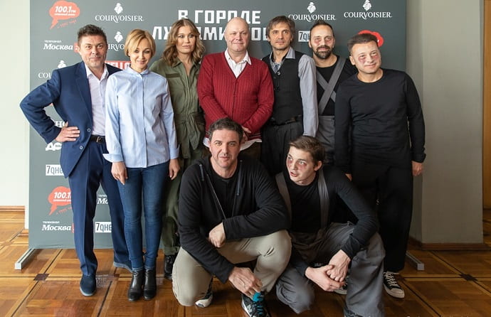 Максим Виторган и актёры спектакля на премьере 18 марта 2019 года