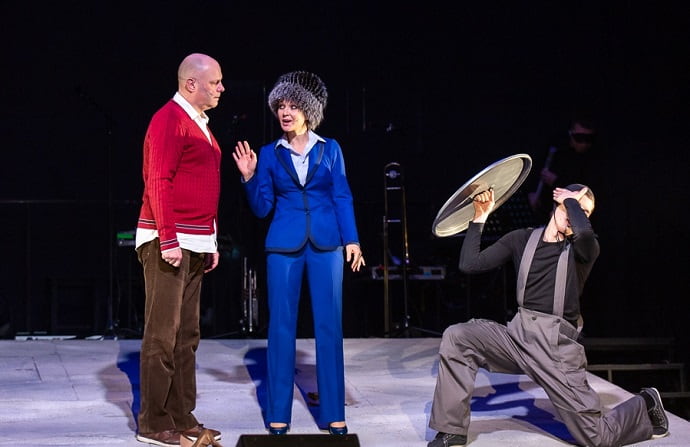 Сцена из спектакля