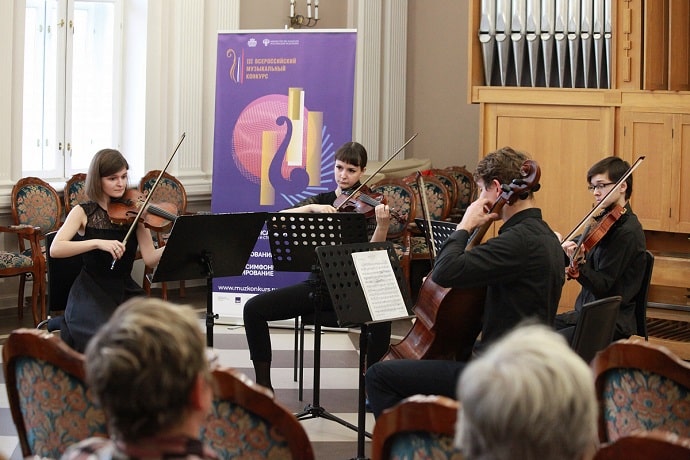 Участвовать в конкурсе могут ученики  профильных учебных заведений России