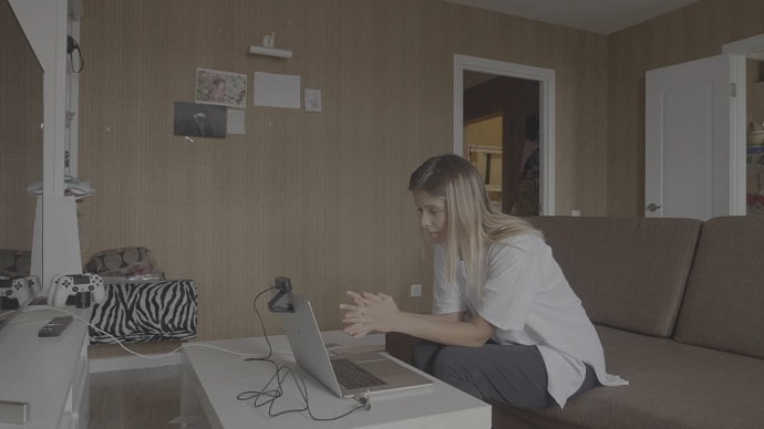 Героиня Любови Аксёновой ищет в интернете работу