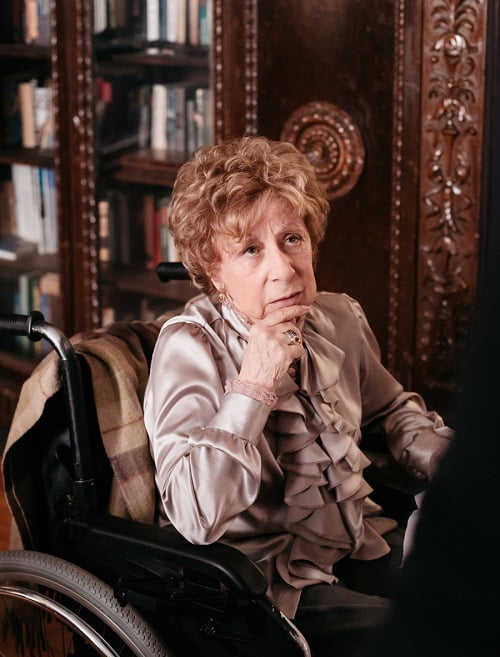 Янга Львовна (Лия Ахеджакова)