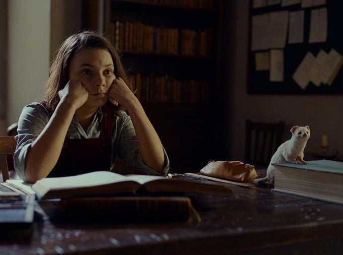 Главная героиня цикла «Тёмные начала» — 11- летняя девочка Лира Белаква