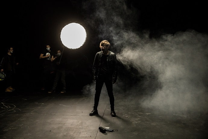 Кадр со съёмок клипа