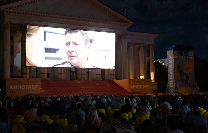 Киносеанс «Кино на площади»