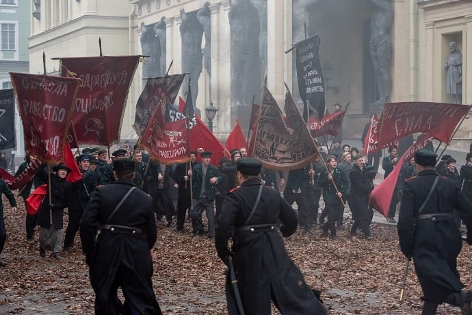 Кадр из сериала «Карамора»