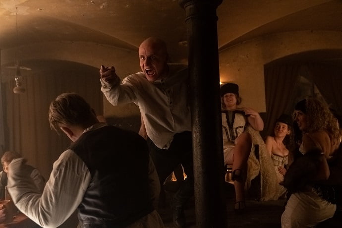 Кадр из сериала «Карамора»