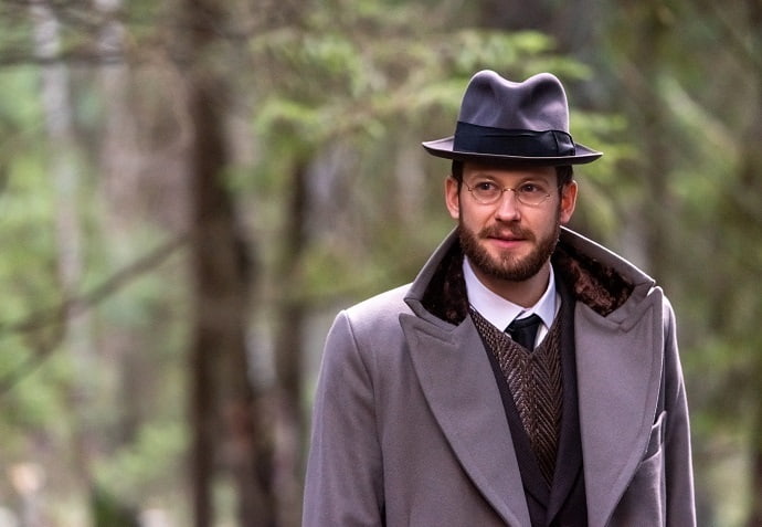 Кадр из сериала «Карамора»