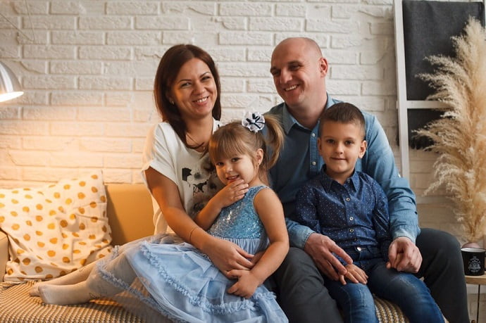 Катя Мартынова с мужем и детьми