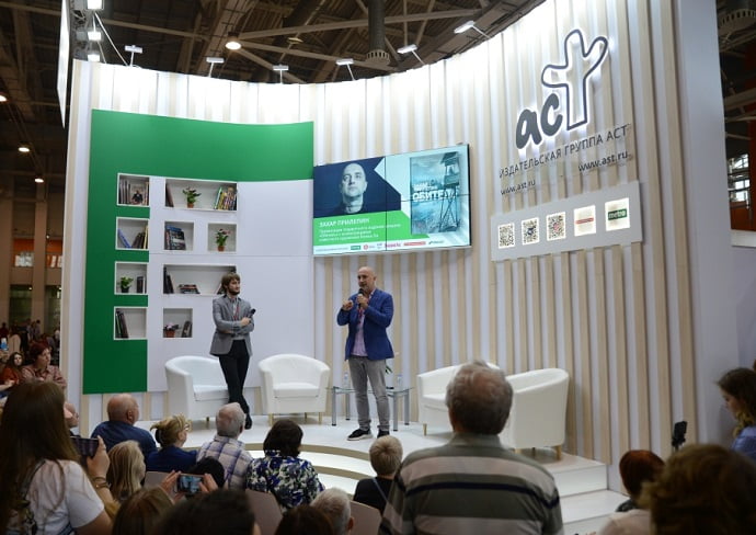 Издательство регулярно проводит встречи с писателями