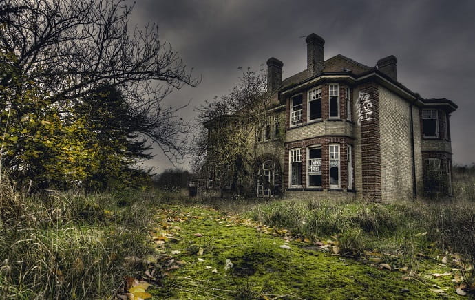 Она бы смогла не вспоминать  детство, проведенное в Доме Кошмаров