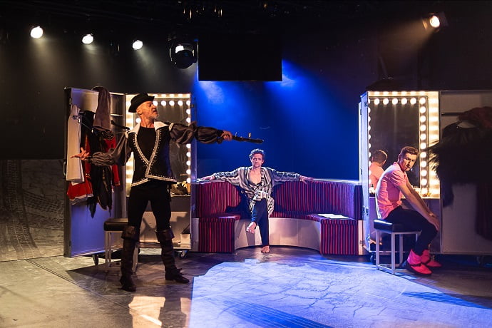 Кадр со спектакля «Три товарища? О чём молчит балет»