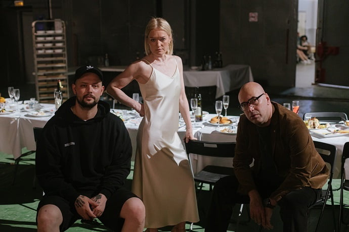 Никита Власов, Виктория Толстоганова и Ростислав Хаит на съёмочной площадке сериала