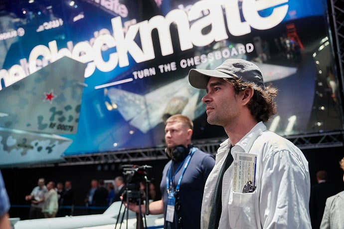 Пётр Федоров в павильоне Checkmate