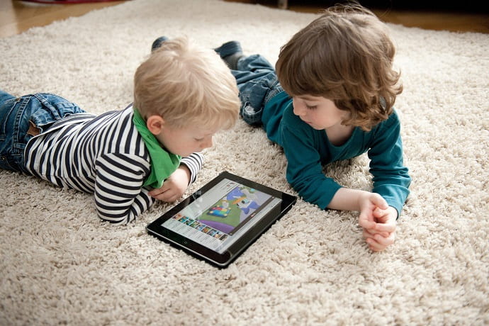 Каждый ребёнок сегодня может найти на планшете или телефоне мультфильмы