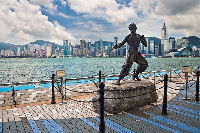 Памятник Брюсу Ли на Аллее Славы в Гонконге