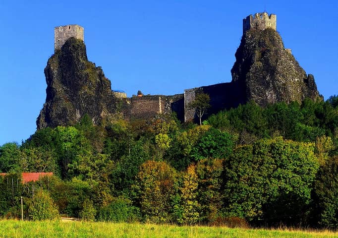 Руины крепости Троски в заповеднике