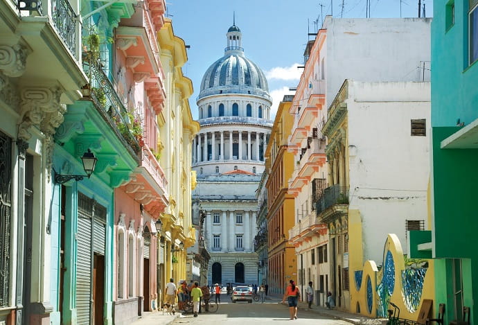 Куба разрешила туристам путешествовать по стране