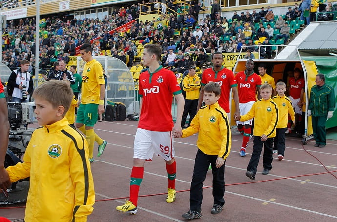 Алексей выходит на свой первый матч за «Локо» 20 апреля 2013 года