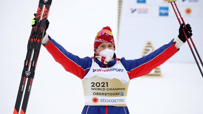 Александр Большунов завоевал золото  в скиатлоне