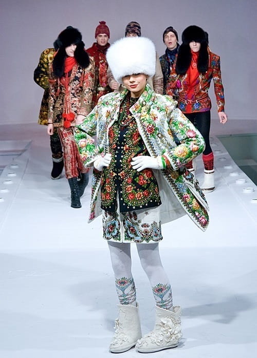 Валенки и павлопосадские платки регулярно мелькают на модных показах