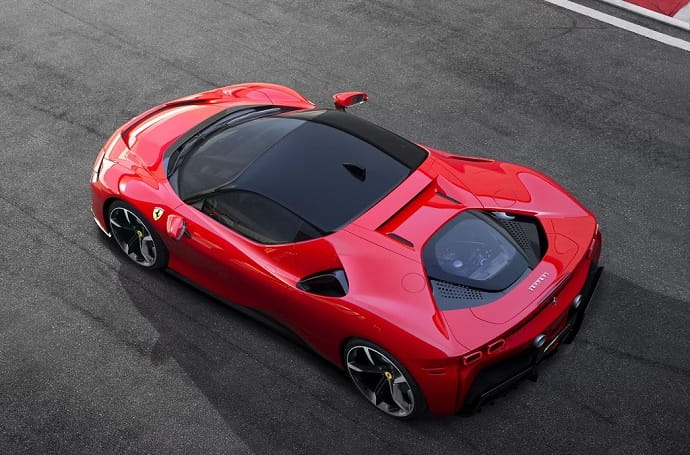 Полноприводный гиперкар SF90 Stradale стал самой мощной серийной моделью Ferrari