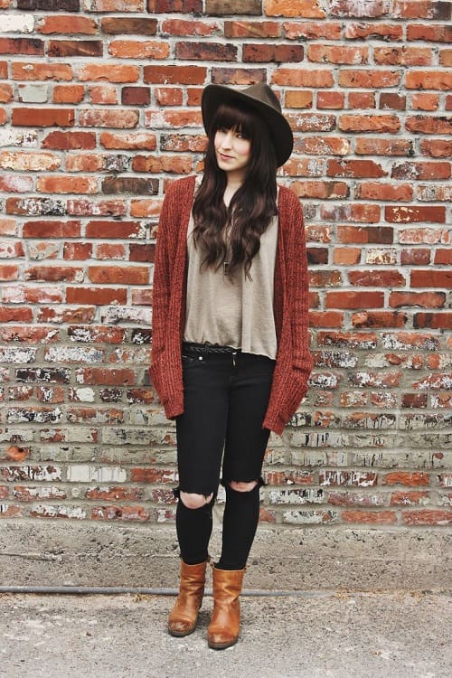 Кардиган в стиле гранж хорошо смотрится с базовыми топами и джинсами