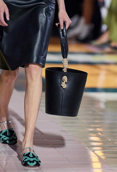 Сумка-ведро от Prada